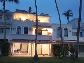 HERMOSA VILLA EN VENTA DENTRO DE VIDANTA ACAPULCO CON VISTA Y SALIDA AL CAMPO DE GOLF