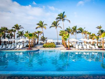 HERMOSA VILLA EN VENTA DENTRO DE VIDANTA ACAPULCO CON VISTA Y SALIDA AL CAMPO DE GOLF