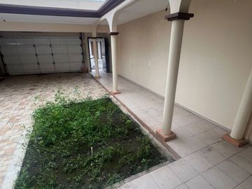 CASA DE 2 PISOS  EN VENTA UBICADA EN FRACCIONAMIENTO FLORESTA, VERACRUZ, VER.