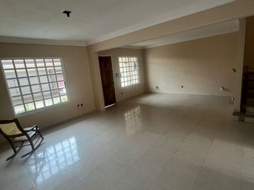 CASA DE 2 PISOS  EN VENTA UBICADA EN FRACCIONAMIENTO FLORESTA, VERACRUZ, VER.