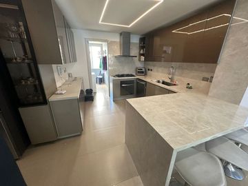 APARTAMENTO EN ALTO PRADO EN VENTA. 3 CUARTOS CON BAÑO Y ESTAR DE ALCOBAS