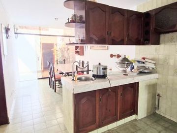 CASA EN VALLE HERMOSO SURCO