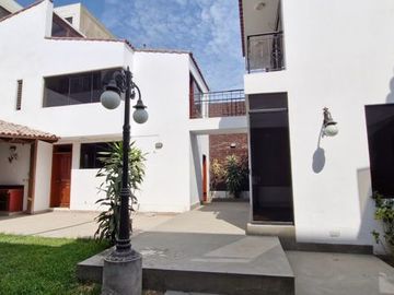 CASA EN VALLE HERMOSO SURCO