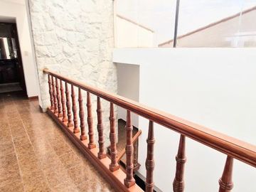 CASA EN VALLE HERMOSO SURCO