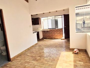 CASA EN VALLE HERMOSO SURCO