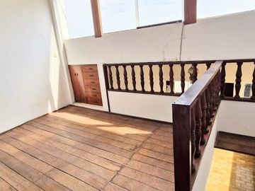 CASA EN VALLE HERMOSO SURCO