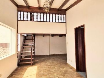 CASA EN VALLE HERMOSO SURCO