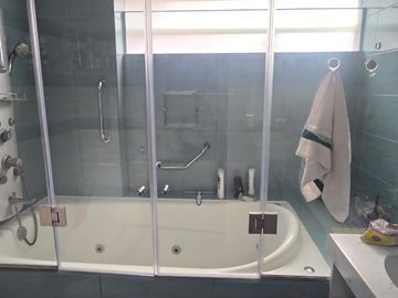 Departamento en Primer Piso de 222 m² de 3 Dorm. en Santiago Se Surco