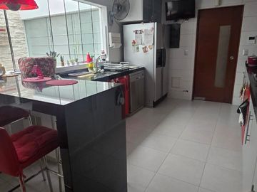 Departamento en Primer Piso de 222 m² de 3 Dorm. en Santiago Se Surco