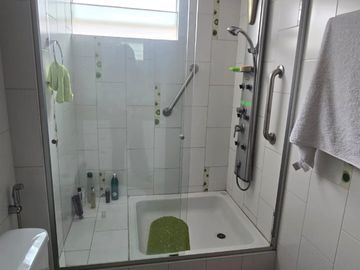Departamento en Primer Piso de 222 m² de 3 Dorm. en Santiago Se Surco