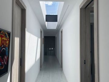 NAYON CASA DE LUJO EN CONJUNTO DE NUEVE CASAS, 312MTS 5 DORMITORIOS, JARDIN,$335.000,00 negociables