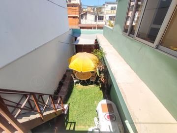 A UN PASO DE AV. LA MAR  - Casa como terreno en Pueblo Libre - zona residencial