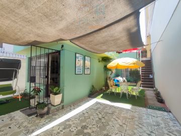 A UN PASO DE AV. LA MAR  - Casa como terreno en Pueblo Libre - zona residencial