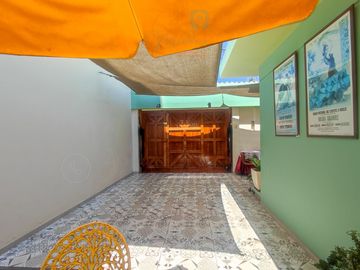A UN PASO DE AV. LA MAR  - Casa como terreno en Pueblo Libre - zona residencial