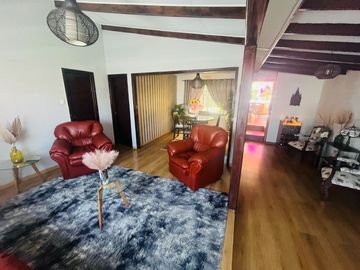 HERMOSA CASA INDEPENDIENTE. CERCA DE LA ESTACIÓN PEÑABLANCA