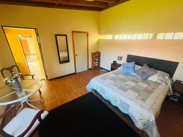 HERMOSA CASA INDEPENDIENTE. CERCA DE LA ESTACIÓN PEÑABLANCA