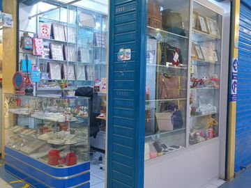 SE VENDE LOCAL COMERCIAL EN ESTRATÉGICA UBICACIÓN A MEDIA CUADRA DE LA AV. AVIACIÓN EN SURQUILLO