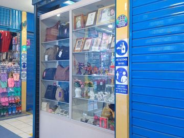 SE VENDE LOCAL COMERCIAL EN ESTRATÉGICA UBICACIÓN A MEDIA CUADRA DE LA AV. AVIACIÓN EN SURQUILLO