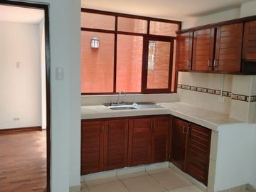 ALQUILER  CASA REMODELADA EN CONDOMINIO  SEGURO  CERCA C.C.EL POLO, COLEGIOS,UNIVERSIDADES
