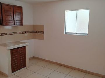 ALQUILER  CASA REMODELADA EN CONDOMINIO  SEGURO  CERCA C.C.EL POLO, COLEGIOS,UNIVERSIDADES