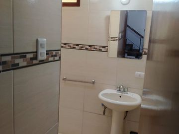 ALQUILER  CASA REMODELADA EN CONDOMINIO  SEGURO  CERCA C.C.EL POLO, COLEGIOS,UNIVERSIDADES
