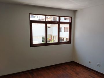 ALQUILER  CASA REMODELADA EN CONDOMINIO  SEGURO  CERCA C.C.EL POLO, COLEGIOS,UNIVERSIDADES
