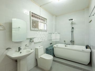 4 Bedroom House with Swimming Pool for Sale in Maria Luisa Estate Park