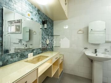 4 Bedroom House with Swimming Pool for Sale in Maria Luisa Estate Park