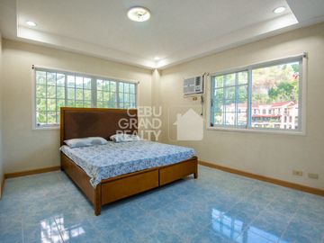 4 Bedroom House with Swimming Pool for Sale in Maria Luisa Estate Park
