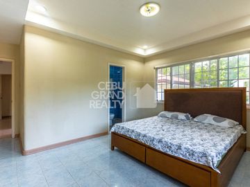 4 Bedroom House with Swimming Pool for Sale in Maria Luisa Estate Park
