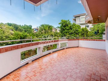 4 Bedroom House with Swimming Pool for Sale in Maria Luisa Estate Park