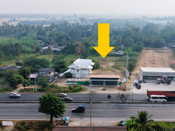 Proven Opportunity! Earn 1 Million THB Monthly!    For Sale! Developed Land with a Home Café   Located on Phetkasem Road, Tha Yang, Phetchaburi. Perfe