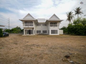 Proven Opportunity! Earn 1 Million THB Monthly!    For Sale! Developed Land with a Home Café   Located on Phetkasem Road, Tha Yang, Phetchaburi. Perfe