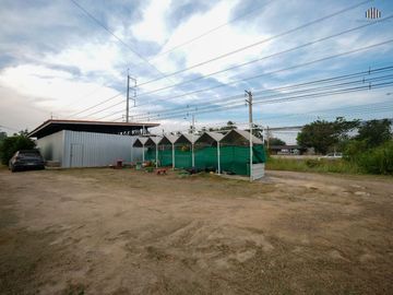 Proven Opportunity! Earn 1 Million THB Monthly!    For Sale! Developed Land with a Home Café   Located on Phetkasem Road, Tha Yang, Phetchaburi. Perfe