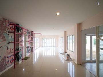 Proven Opportunity! Earn 1 Million THB Monthly!    For Sale! Developed Land with a Home Café   Located on Phetkasem Road, Tha Yang, Phetchaburi. Perfe