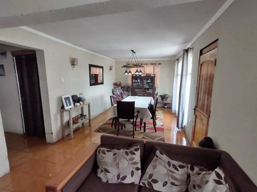 Gran Casa Regularizada, 6d/2b, 456m2 Terreno, Metro Observa.