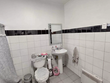 Gran Casa Regularizada, 6d/2b, 456m2 Terreno, Metro Observa.