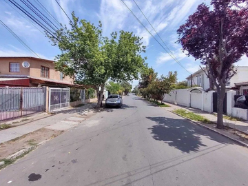 Gran Casa Regularizada, 6d/2b, 456m2 Terreno, Metro Observa.