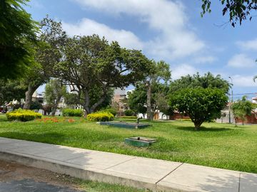 VENTA TERRENO 185.9M2 SJM LIMITE SURCO - $150,000