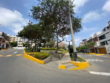 VENTA TERRENO 185.9M2 SJM LIMITE SURCO - $150,000