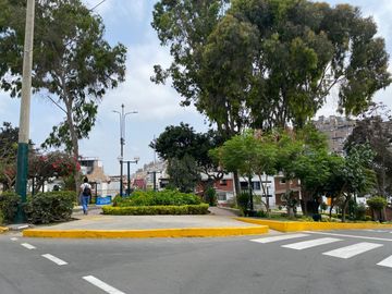 VENTA TERRENO 185.9M2 SJM LIMITE SURCO - $150,000