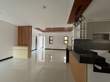 DASMARINAS SINGLE ATTACHED HOUSE AND LOT ALONG GOVERNORS DRIVE