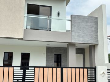 DASMARINAS SINGLE ATTACHED HOUSE AND LOT ALONG GOVERNORS DRIVE
