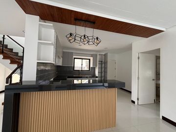 DASMARINAS SINGLE ATTACHED HOUSE AND LOT ALONG GOVERNORS DRIVE