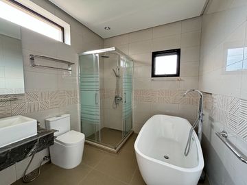 DASMARINAS SINGLE ATTACHED HOUSE AND LOT ALONG GOVERNORS DRIVE