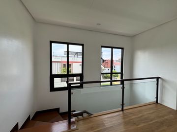 DASMARINAS SINGLE ATTACHED HOUSE AND LOT ALONG GOVERNORS DRIVE
