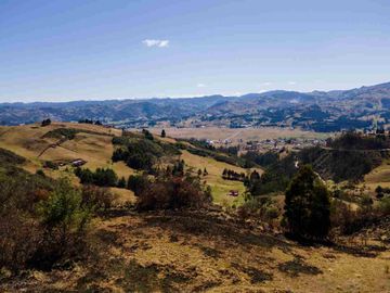 PROPIEDAD EN VENTA EN VICTORIA DEL PORTETE 2.8HA.