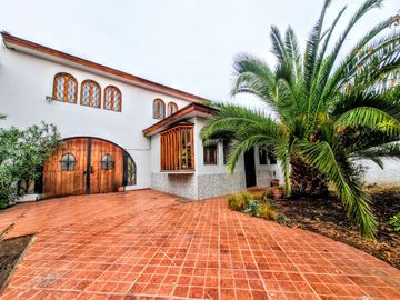Casa Sólida De 2 Pisos, 4d/3b, 767 M2 De Terreno, San Miguel