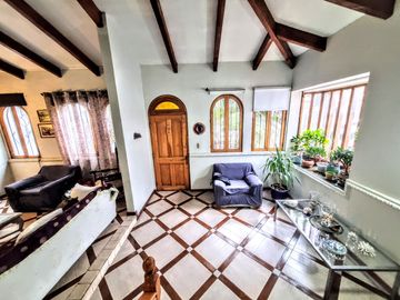 Casa Sólida De 2 Pisos, 4d/3b, 767 M2 De Terreno, San Miguel