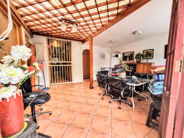 Casa Sólida De 2 Pisos, 4d/3b, 767 M2 De Terreno, San Miguel